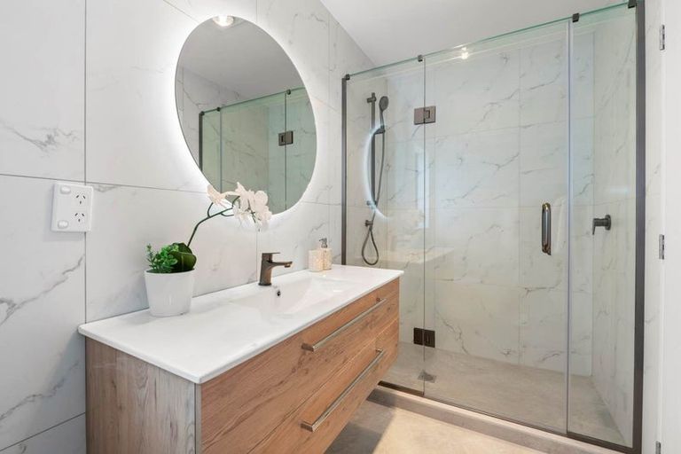 Photo of property in 70c Bond Crescent, Forrest Hill, Auckland, 0620