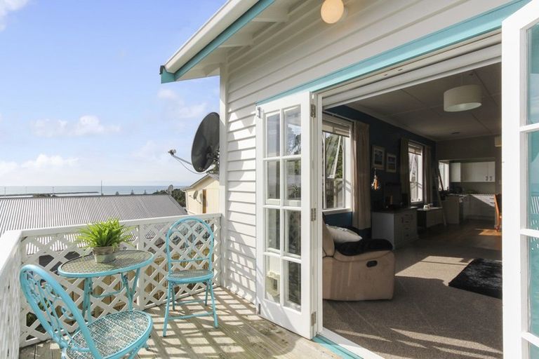 Photo of property in 61 Pioneer Road, Moturoa, New Plymouth, 4310