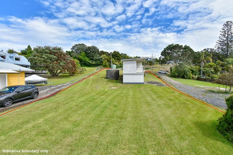 Photo of property in 72 Howard Road, Orere Point, 2585