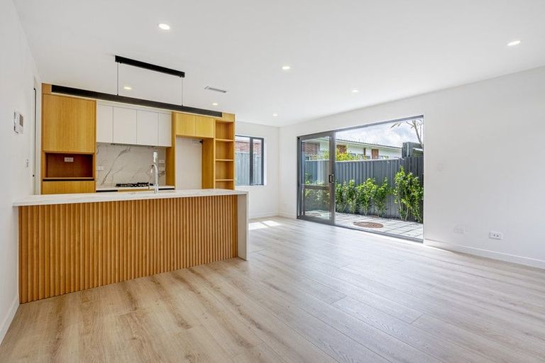 Photo of property in 71c Seaview Road, Castor Bay, Auckland, 0620