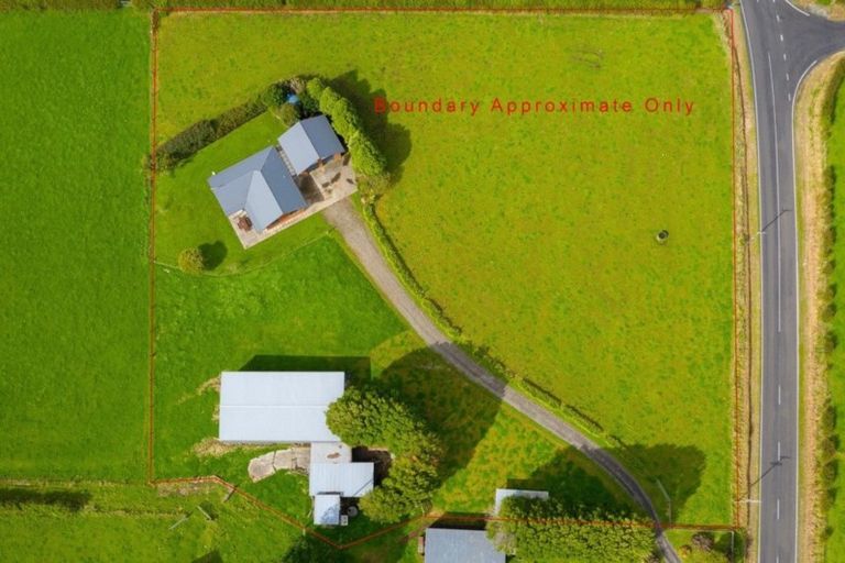 Photo of property in 581 Waitara Road, Huirangi, New Plymouth, 4373