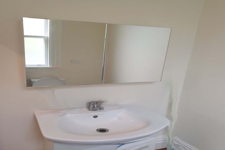 Photo of property in 47 Fairview Crescent, Kelburn, Wellington, 6012