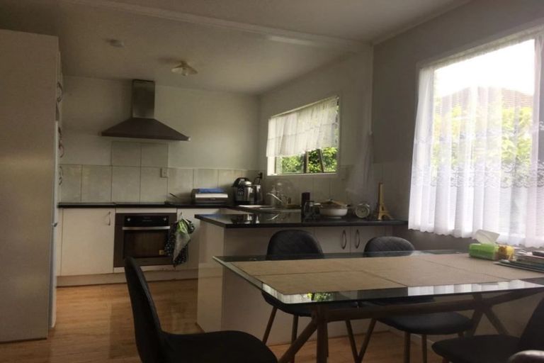 Photo of property in 2/4022 Great North Road, Glen Eden, Auckland, 0602
