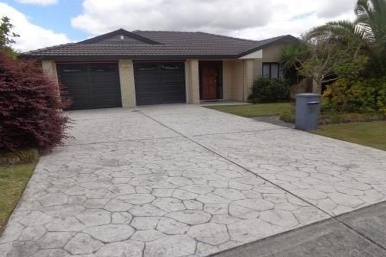 Photo of property in 35 Ruze Vida Drive, Massey, Auckland, 0614