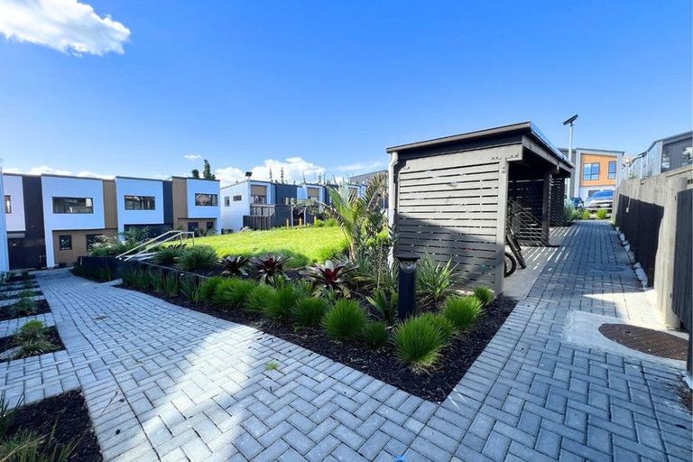 Photo of property in 42 Don Oliver Lane, Glen Eden, 0602