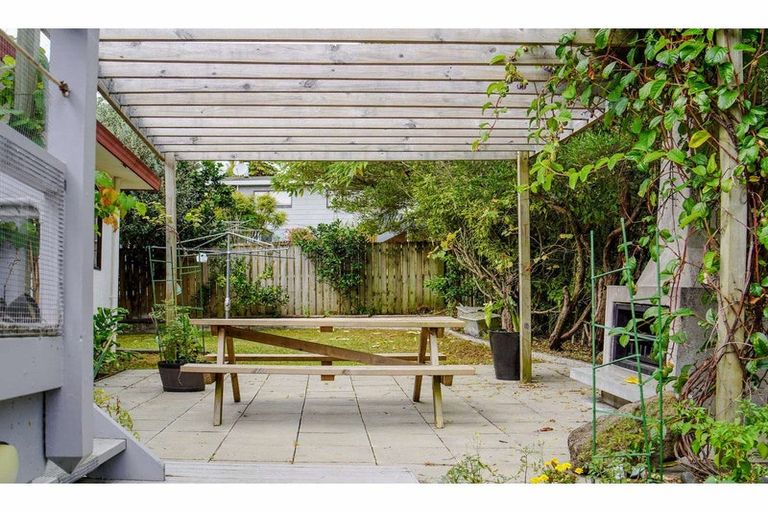 Photo of property in 3 Tuatahi Place, Kerikeri, 0230