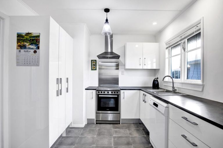 Photo of property in 60 Egmont Street, Hawera, 4610