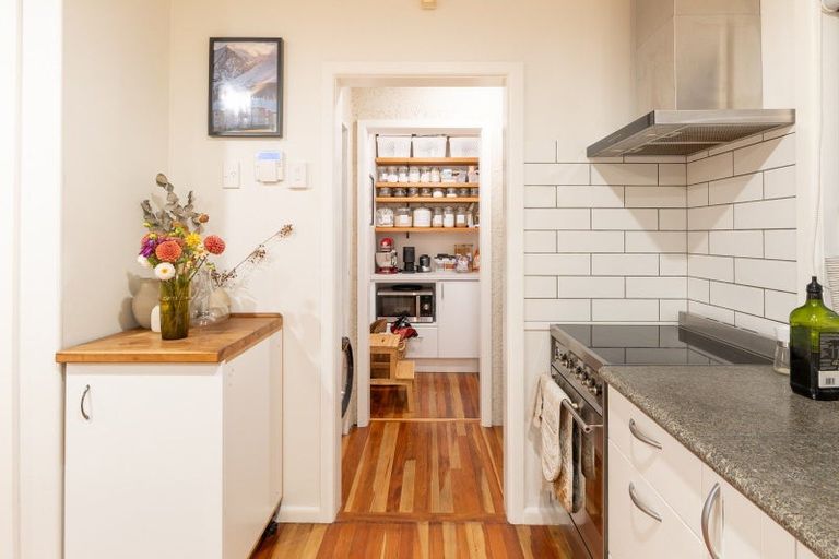 Photo of property in 7 Nicholson Street, Mayfair, Hastings, 4122