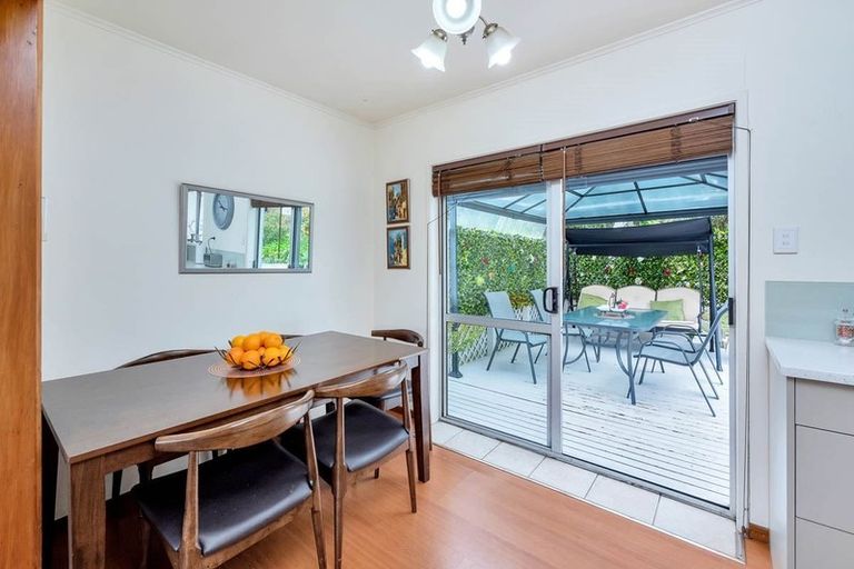 Photo of property in 16 Sequoia Place, Sunnynook, Auckland, 0620