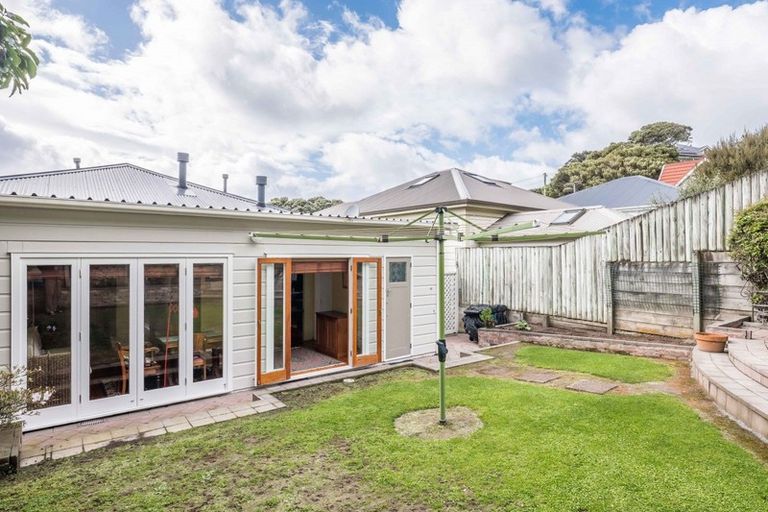 Photo of property in 22 Duncan Terrace, Kilbirnie, Wellington, 6022