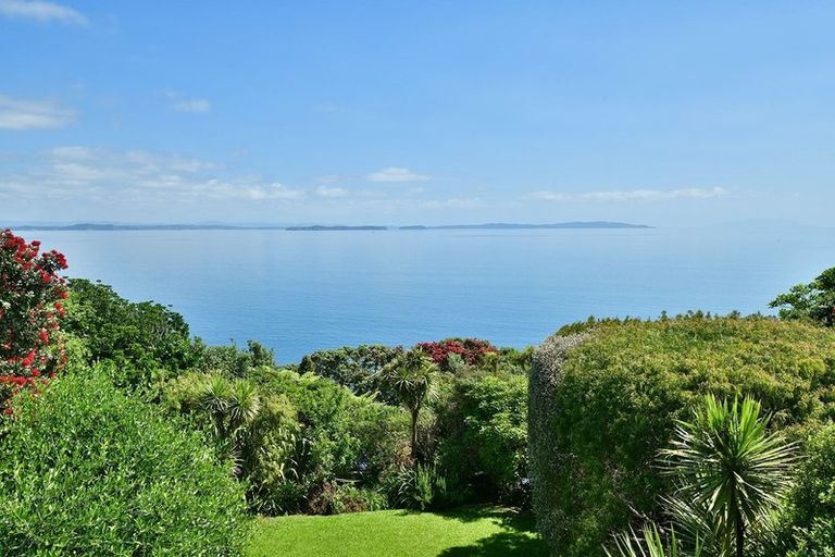 Photo of property in 104 Pacific Parade, Army Bay, Whangaparaoa, 0930