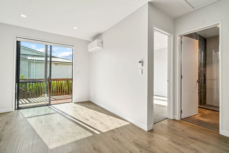 Photo of property in 27 Craigs Way, Hobsonville, Auckland, 0616