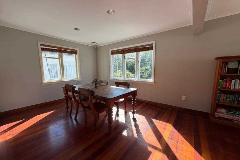 Photo of property in 16 Friend Street, Karori, Wellington, 6012