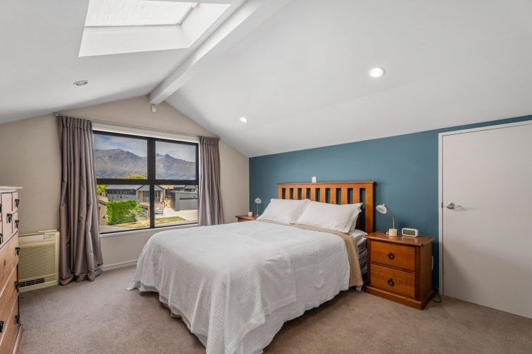 Photo of property in 10 Premier Place, Arrowtown, 9302