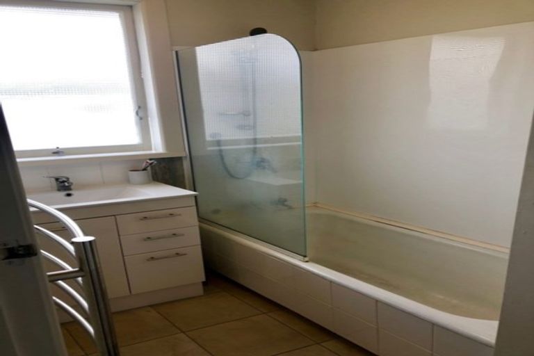 Photo of property in 2/41 Selwyn Crescent, Forrest Hill, Auckland, 0620