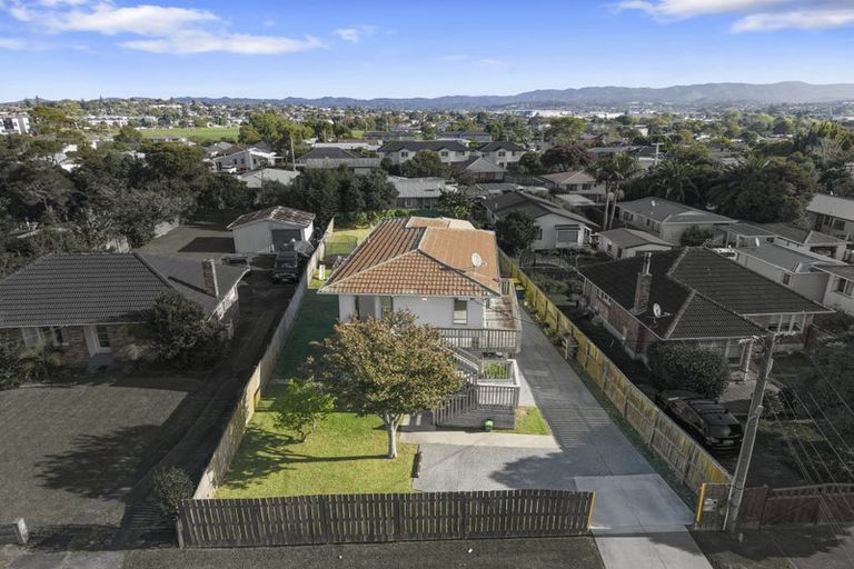 Photo of property in 32 Strid Road, Te Atatu South, Auckland, 0610