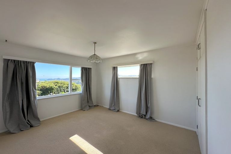 Photo of property in 202 Nevay Road, Karaka Bays, Wellington, 6022