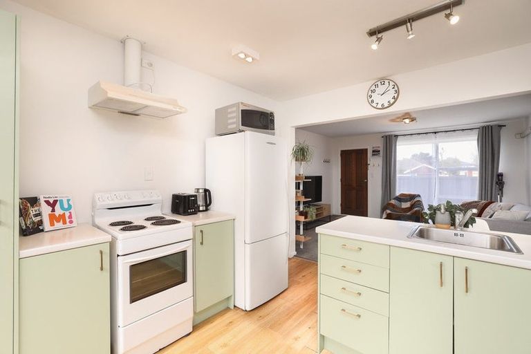 Photo of property in 82 Pacific Road, North New Brighton, Christchurch, 8083