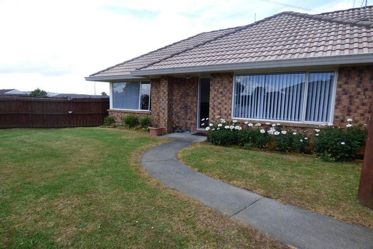 Photo of property in 1/2 Lowburn Place, Clover Park, Auckland, 2019