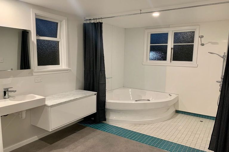 Photo of property in 7 Straven Road, Riccarton, Christchurch, 8011