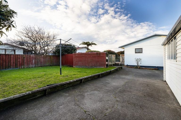 Photo of property in 5 Spackman Crescent, Paraparaumu, 5032