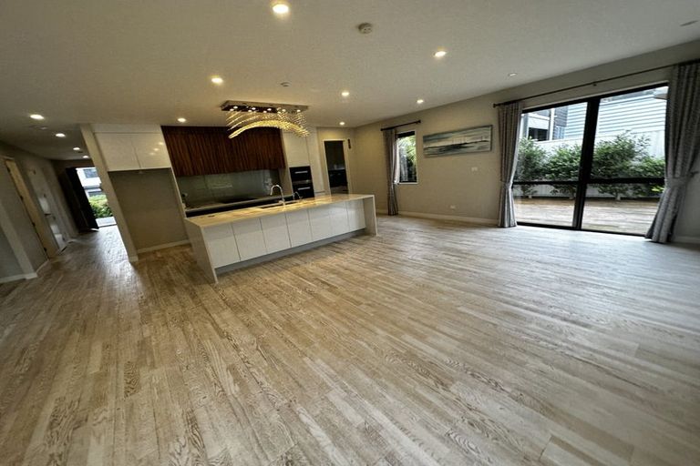 Photo of property in 42 Headland Drive, Long Bay, Auckland, 0630