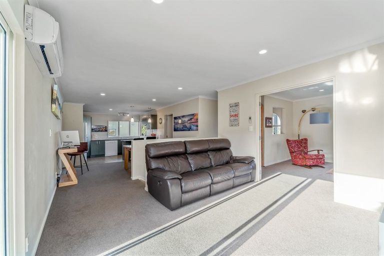 Photo of property in 9 Cascaden Road, Gulf Harbour, Whangaparaoa, 0930