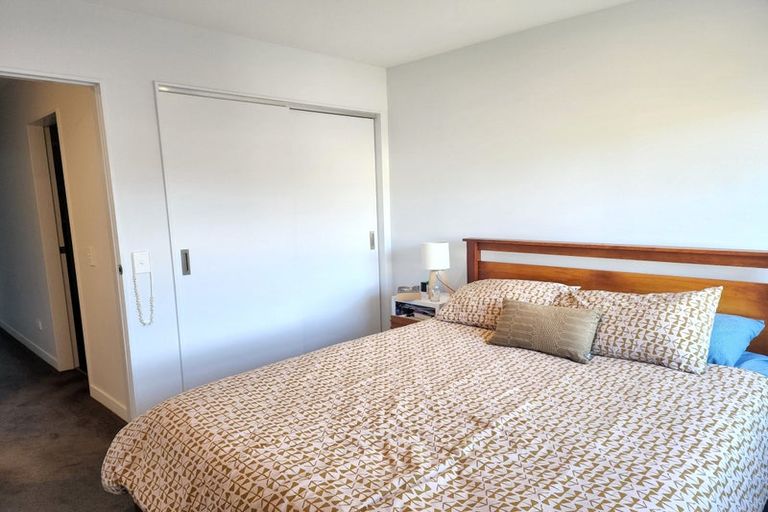 Photo of property in 2 Stone Street, Miramar, Wellington, 6022