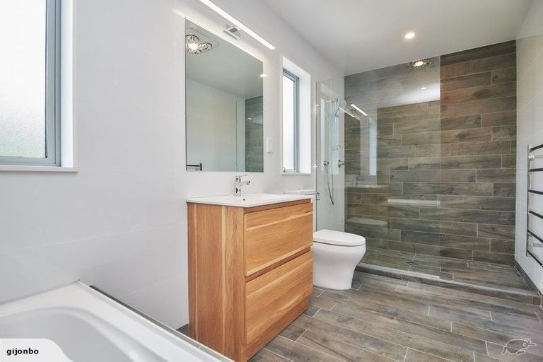 Photo of property in 55a Neal Avenue, Glenfield, Auckland, 0629