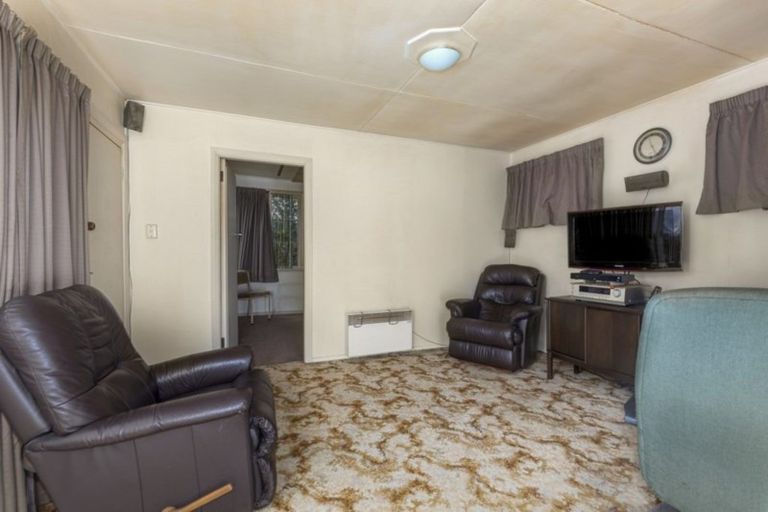 Photo of property in 144 Kamahi Street, Stokes Valley, Lower Hutt, 5019