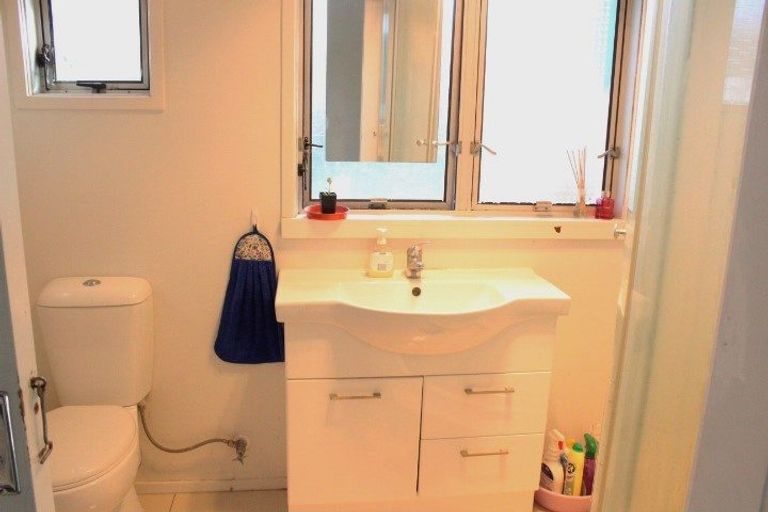 Photo of property in 2/123a Gossamer Drive, Pakuranga Heights, Auckland, 2010