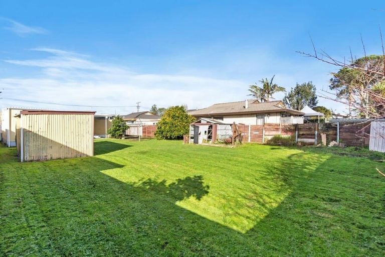 Photo of property in 17 Pine Road, Orewa, 0931