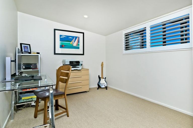 Photo of property in 14 Remu Place, Greenhithe, Auckland, 0632