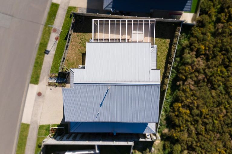 Photo of property in 35 Havana Rise, Grenada Village, Wellington, 6037