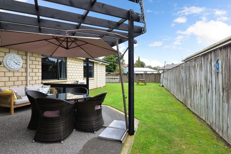 Photo of property in 52 Waiwherowhero Drive, St Andrews, Hamilton, 3200