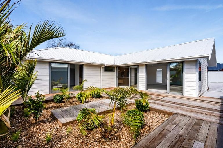 Photo of property in 9a Strandon Place, Strandon, New Plymouth, 4312