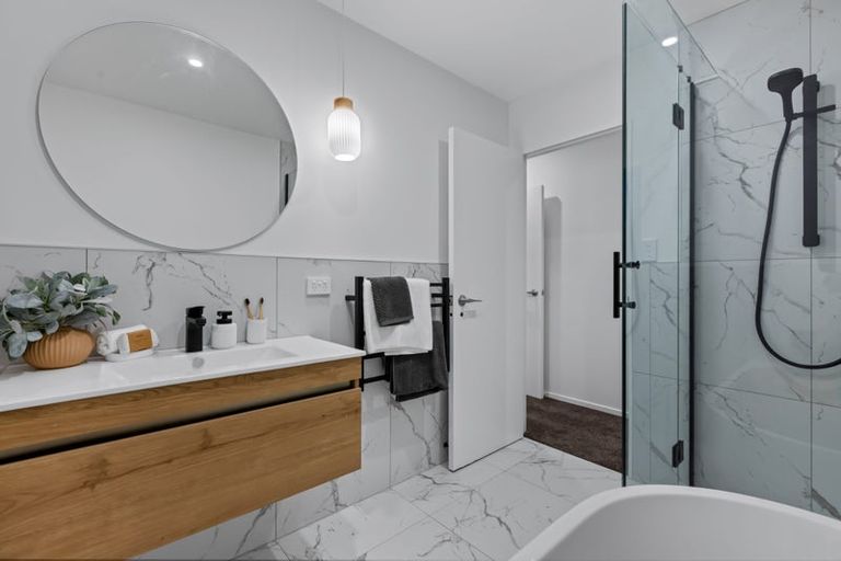 Photo of property in 2/3 Centreway Road, Orewa, 0931