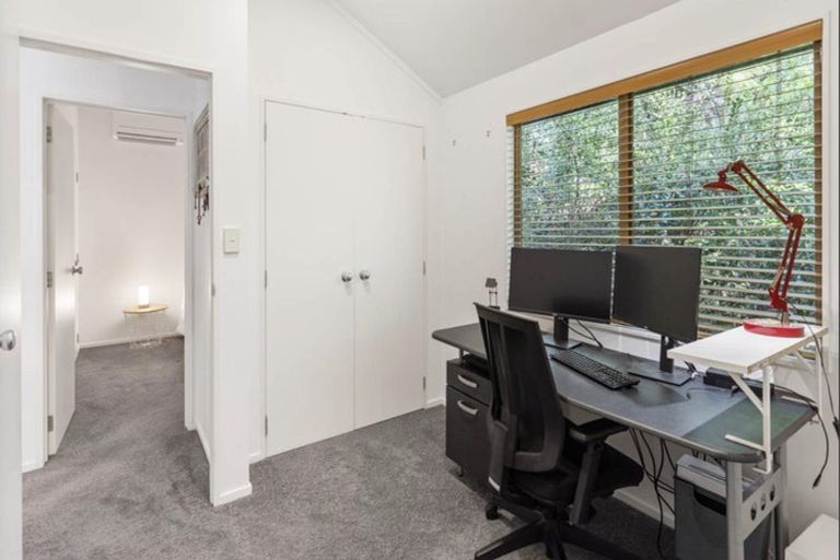 Photo of property in 1/114 Seaview Road, Glenfield, Auckland, 0629