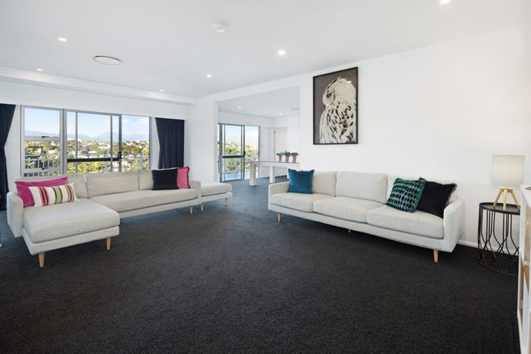 Photo of property in 99 Akaroa Drive, Maupuia, Wellington, 6022