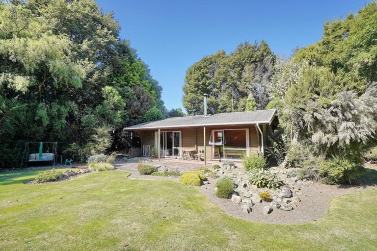 Photo of property in 20 Woodend Road, Woodend, 7610