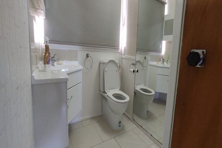 Photo of property in 10 Beaufield Lane, Te Atatu Peninsula, Auckland, 0610