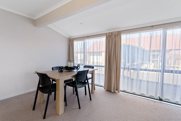 Photo of property in Rangeview Villas, 4/9 Fuller Close, Levin, 5510