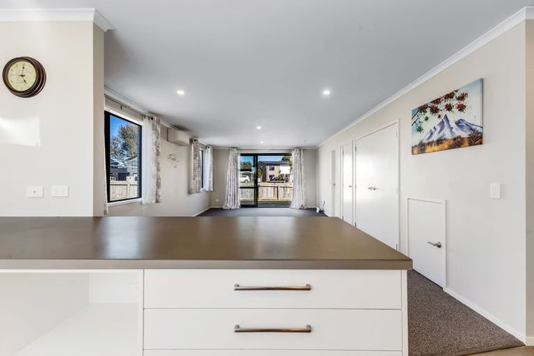 Photo of property in 7 Discovery Place, Marfell, New Plymouth, 4310