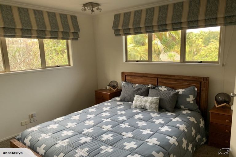 Photo of property in 13 Crimson Park, Oteha, Auckland, 0632