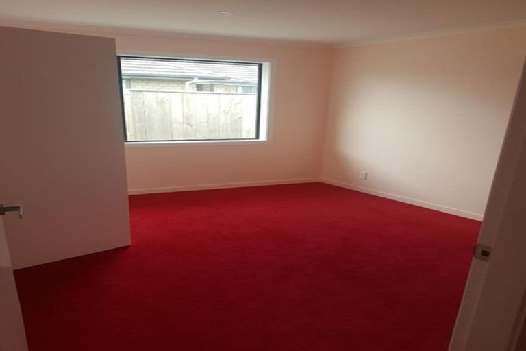 Photo of property in 5 Cyprus Place, Fitzherbert, Palmerston North, 4410