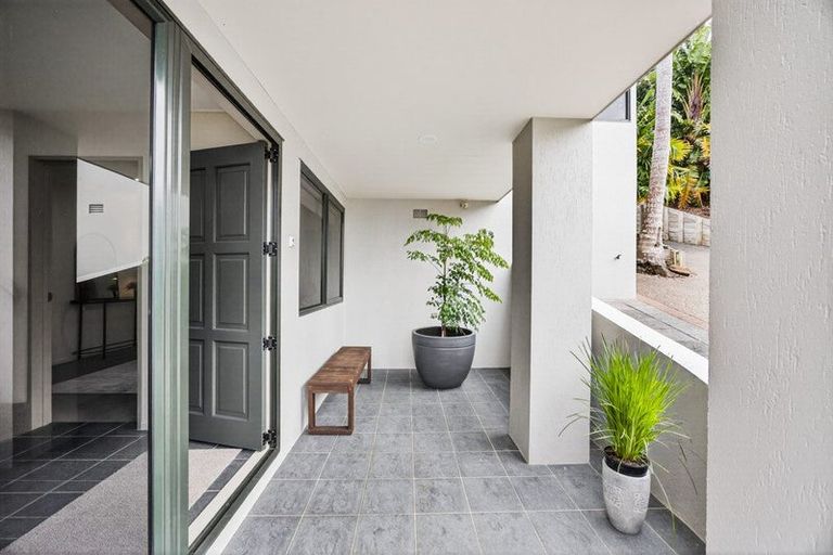 Photo of property in 1/70b Carlisle Road, Browns Bay, Auckland, 0632