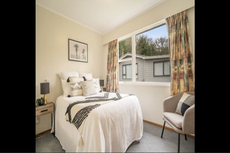 Photo of property in 3 South Street, Tawa, Wellington, 5028