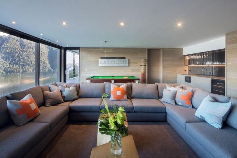 Photo of property in 10 Pinnacle Place, Queenstown, 9300