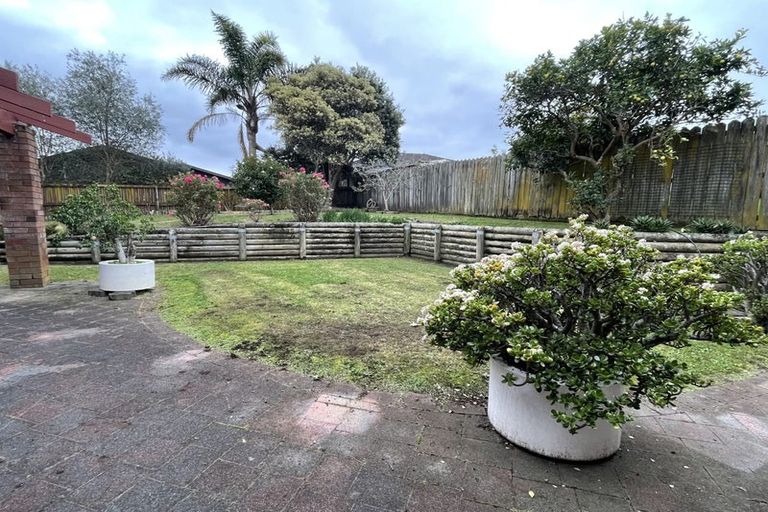 Photo of property in 5 Kookaburra Place, Botany Downs, Auckland, 2010