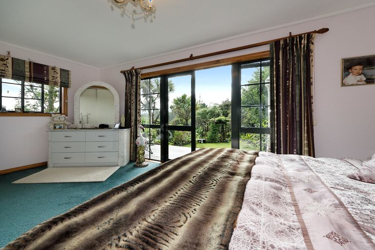 Photo of property in 188 Shaw Road, Oratia, Auckland, 0604